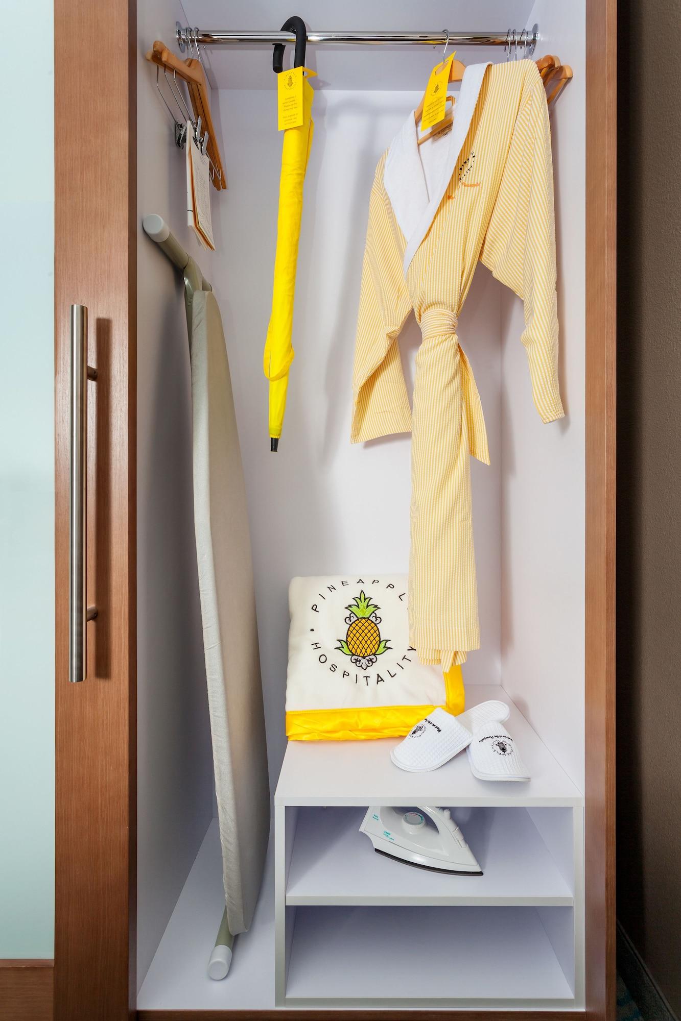 Staypineapple, University Inn, University District Сіетл Екстер'єр фото
