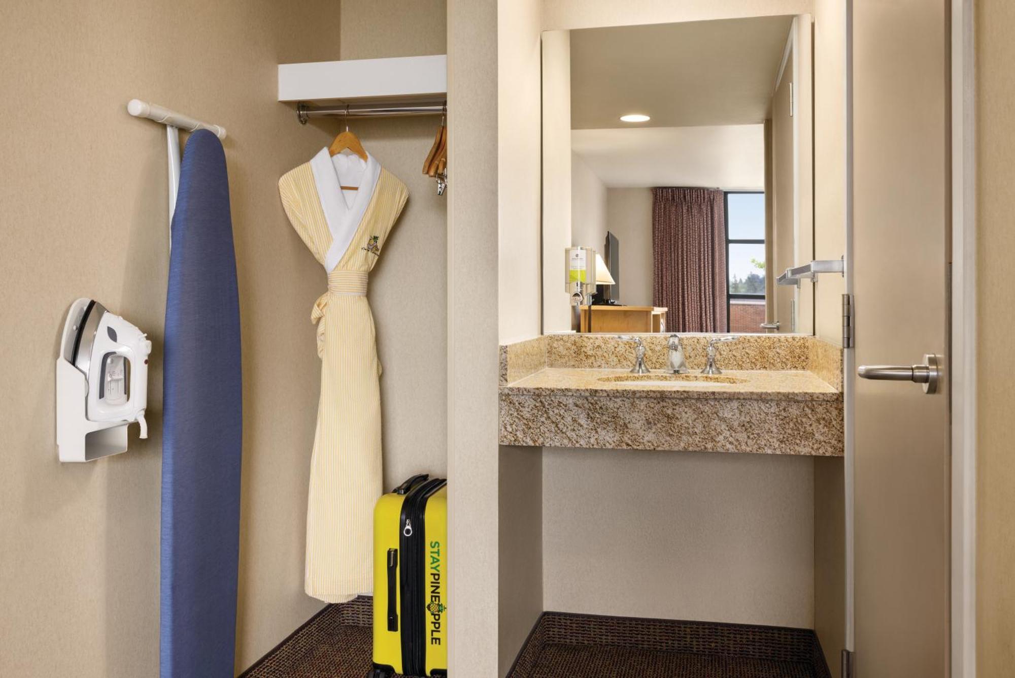 Staypineapple, University Inn, University District Сіетл Екстер'єр фото
